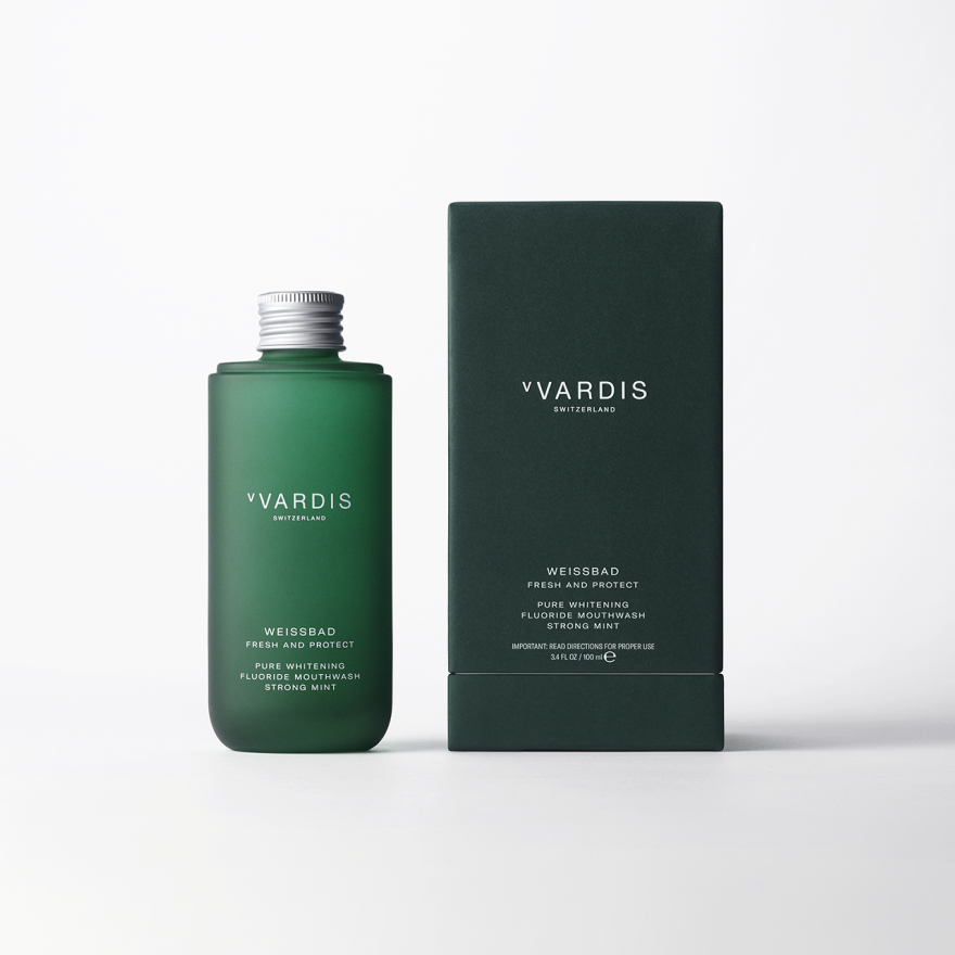 Weissbad Strong Mint mouthwash container and its box image number 1